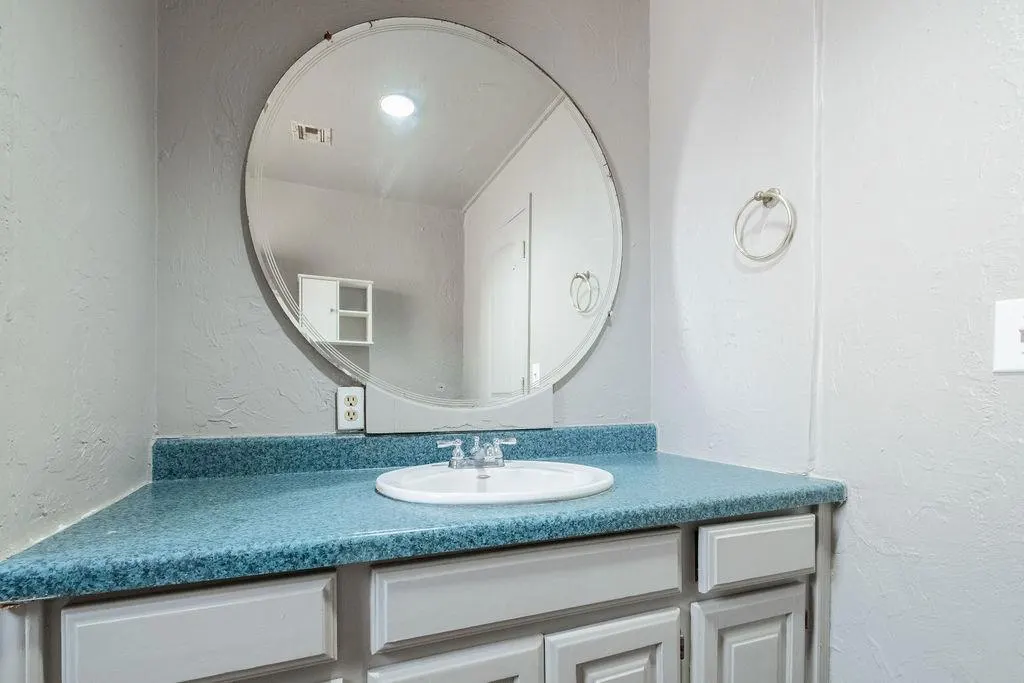 Photo 21 — 202 N Elm Avenue, Union City, OK 73090