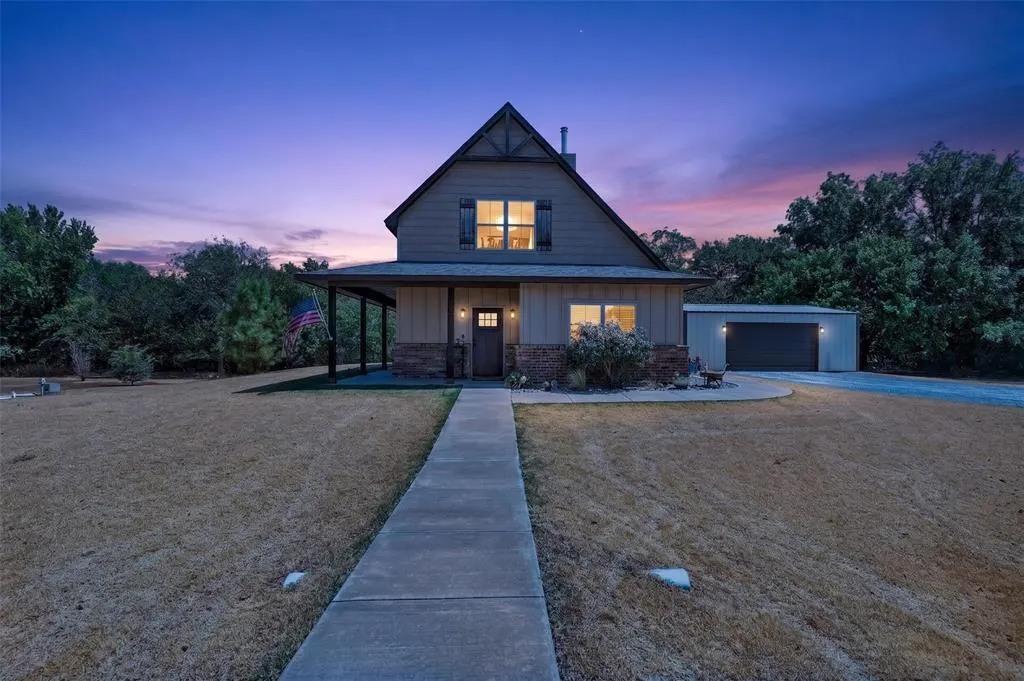 Photo 2 — 138 NW Tanyas Trail, Cache, OK 73527