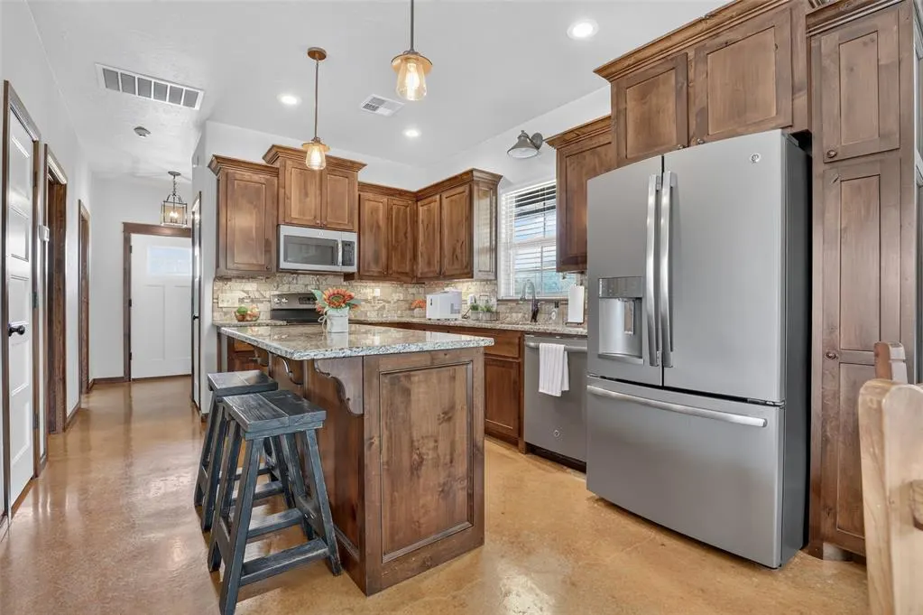 Photo 7 — 138 NW Tanyas Trail, Cache, OK 73527