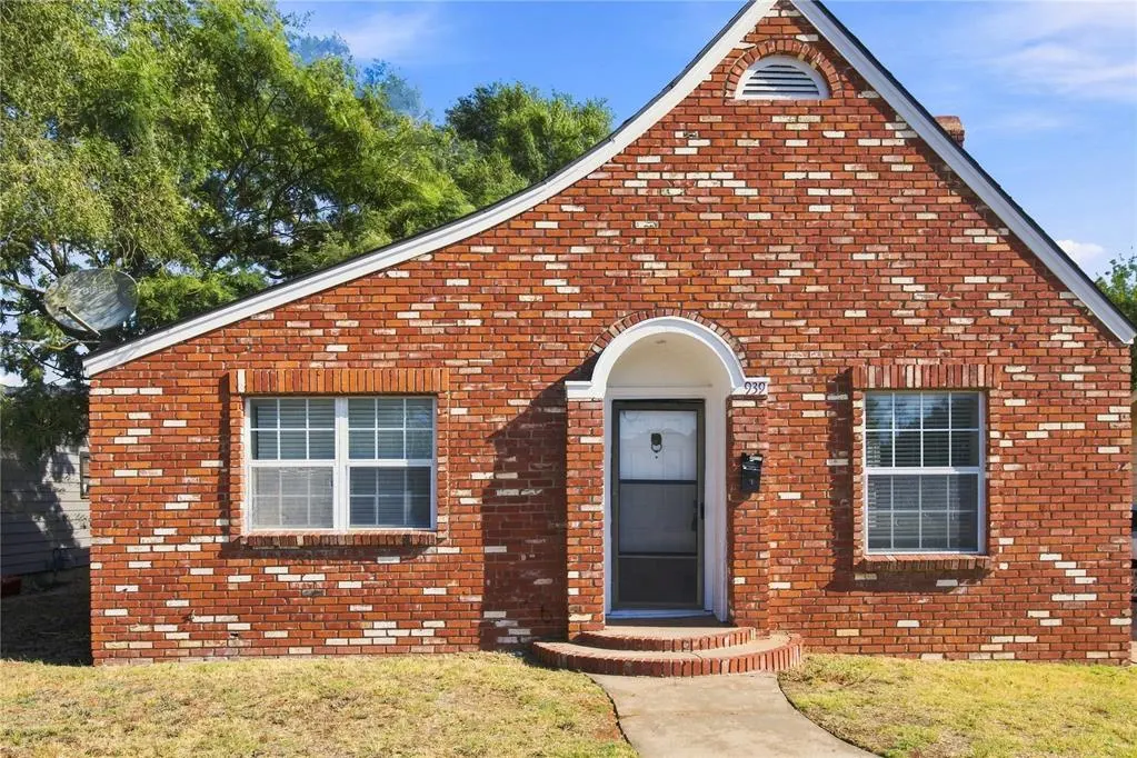 Front exterior — 939 W 2nd Street, Elk City, OK 73644