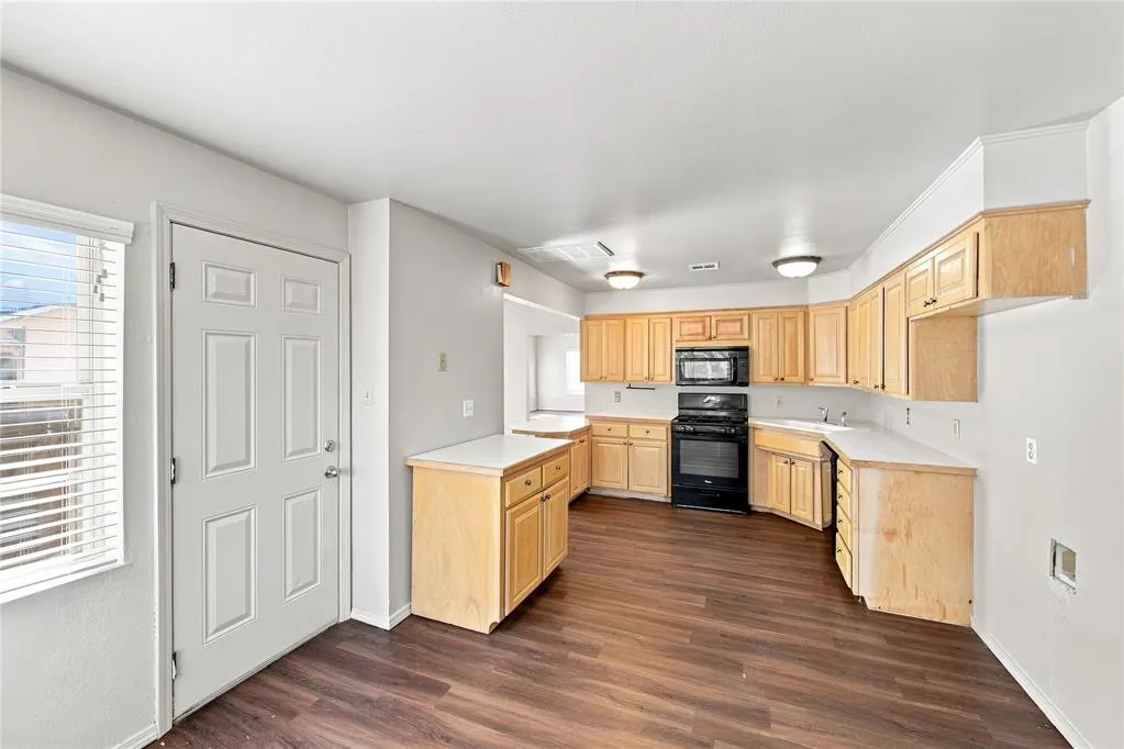 Photo 12 — 939 W 2nd Street, Elk City, OK 73644
