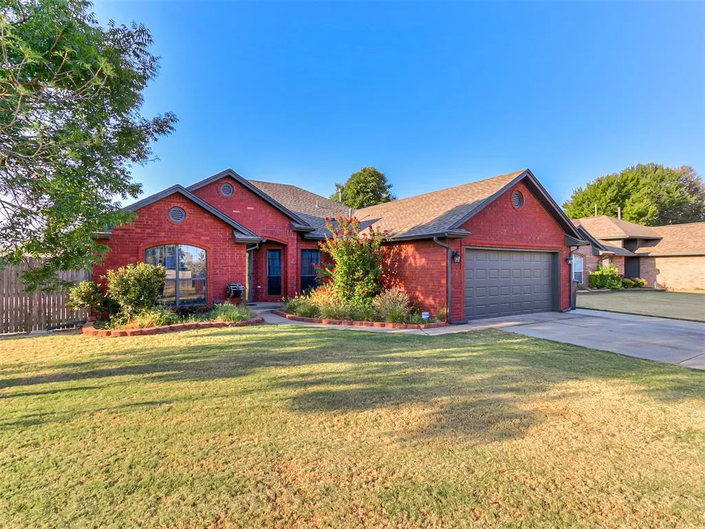 Front exterior — 10400 NW 42nd Street, Yukon, OK 73099
