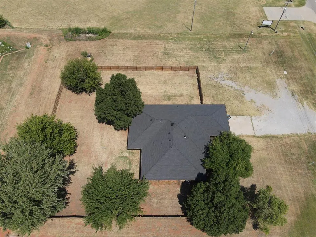 Front exterior — 811 N Mustang Road, Tuttle, OK 73089