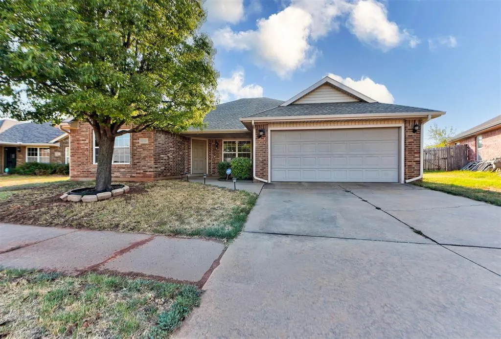 Photo 2 — 13628 Bradbury Lane, Piedmont, OK 73078