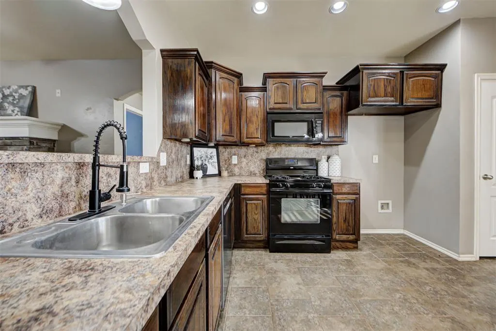 Photo 16 — 13628 Bradbury Lane, Piedmont, OK 73078
