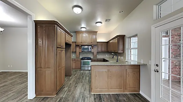 Photo 7 — 11733 Cherry Point Lane, Yukon, OK 73099