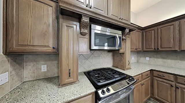 Photo 8 — 11733 Cherry Point Lane, Yukon, OK 73099