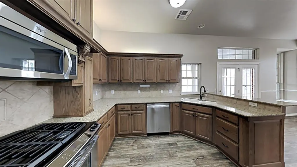 Photo 9 — 11733 Cherry Point Lane, Yukon, OK 73099