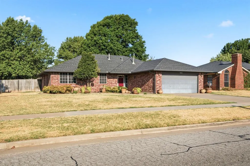 Photo 3 — 1001 Buckingham Drive, Newcastle, OK 73065