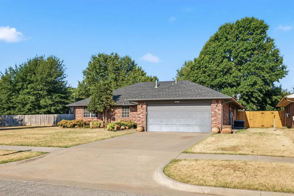 Photo 4 — 1001 Buckingham Drive, Newcastle, OK 73065