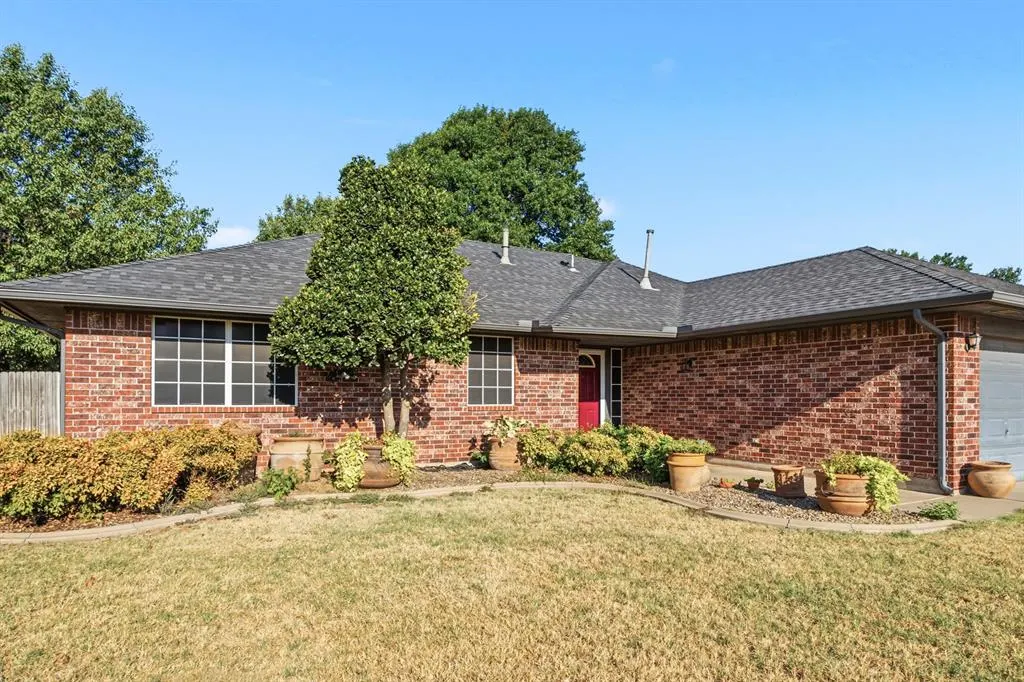 Photo 5 — 1001 Buckingham Drive, Newcastle, OK 73065