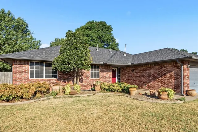 Photo 5 — 1001 Buckingham Drive, Newcastle, OK 73065