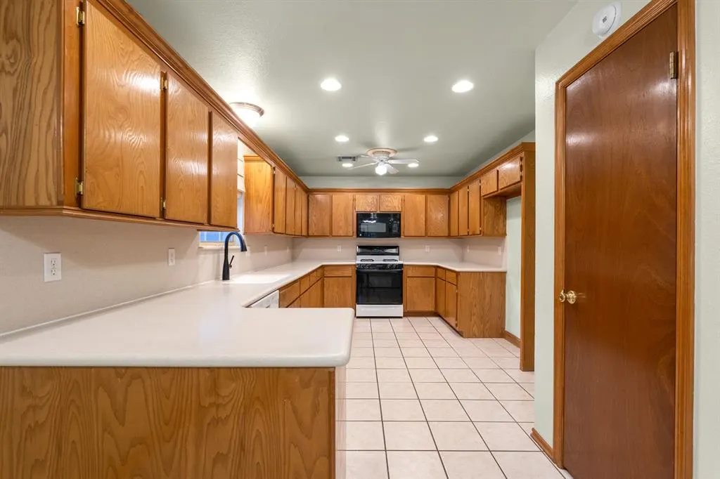 Photo 17 — 1001 Buckingham Drive, Newcastle, OK 73065