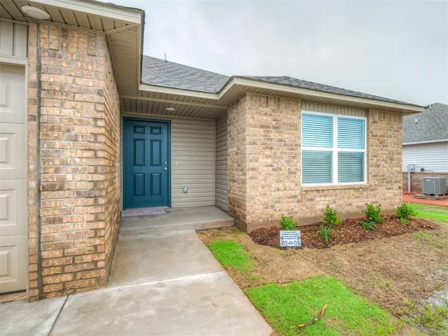Photo 2 — 1009 S Colt Lane, Mustang, OK 73064