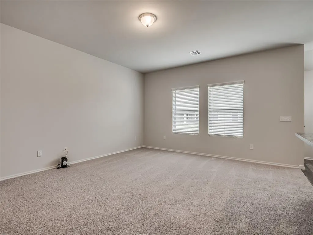 Photo 5 — 1009 S Colt Lane, Mustang, OK 73064