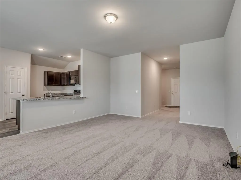 Photo 8 — 1009 S Colt Lane, Mustang, OK 73064