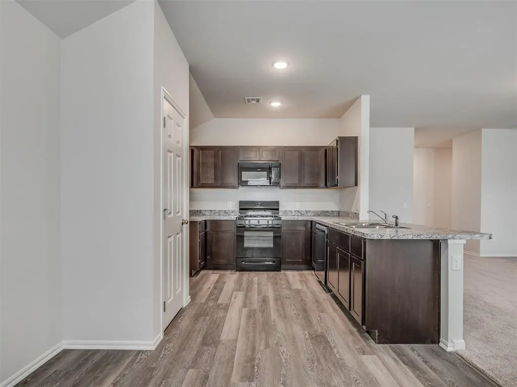 Photo 14 — 1009 S Colt Lane, Mustang, OK 73064