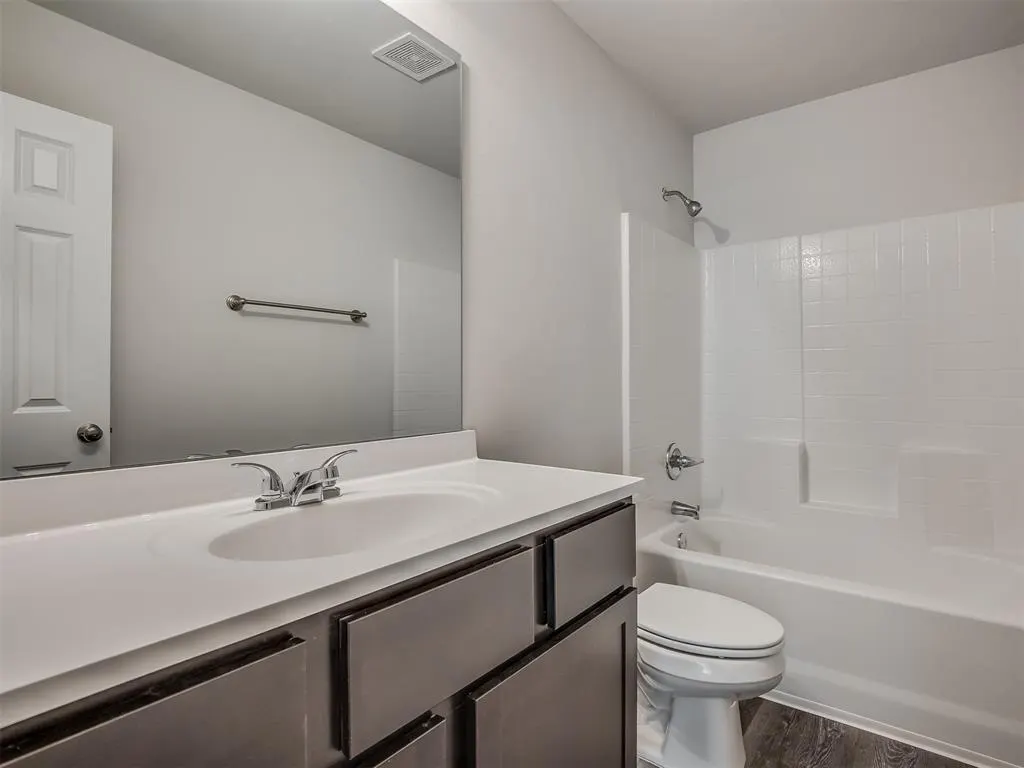 Photo 37 — 1009 S Colt Lane, Mustang, OK 73064