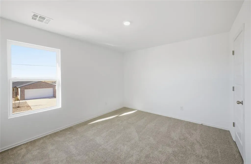 Photo 15 — 10021 Appaloosa Lane, Yukon, OK 73099