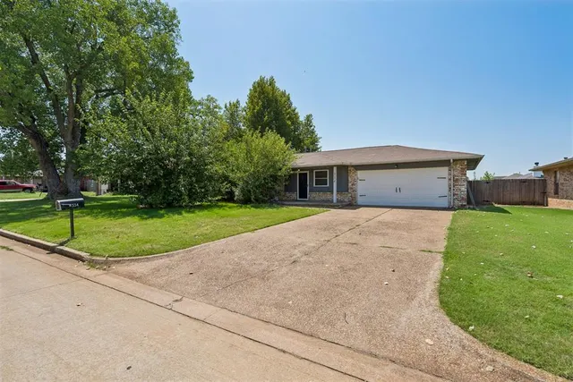 Photo 3 — 334 W Maple Branch Way, Mustang, OK 73064