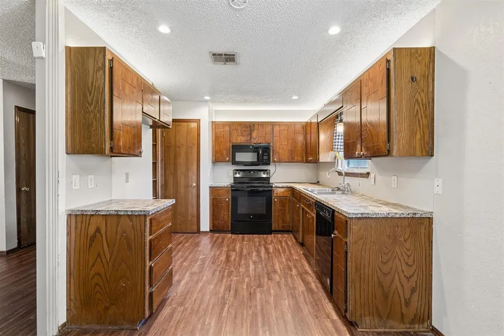 Photo 15 — 334 W Maple Branch Way, Mustang, OK 73064