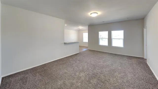 Photo 4 — 10005 Wessex Drive, Yukon, OK 73099