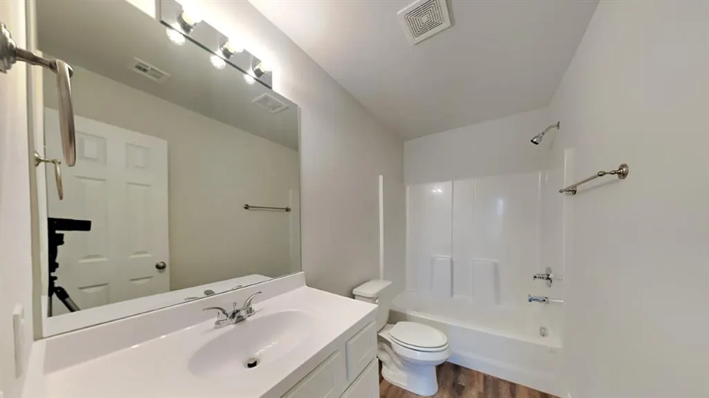 Photo 12 — 10005 Wessex Drive, Yukon, OK 73099