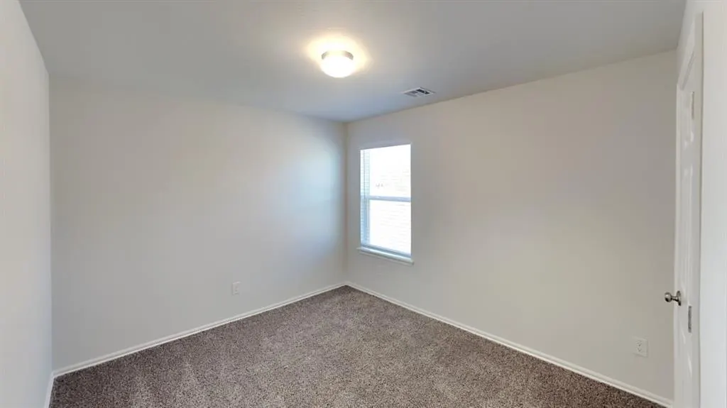 Photo 13 — 10005 Wessex Drive, Yukon, OK 73099
