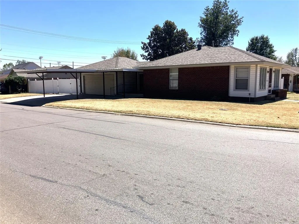 Photo 3 — 2116 Maple Drive, Midwest City, OK 73110