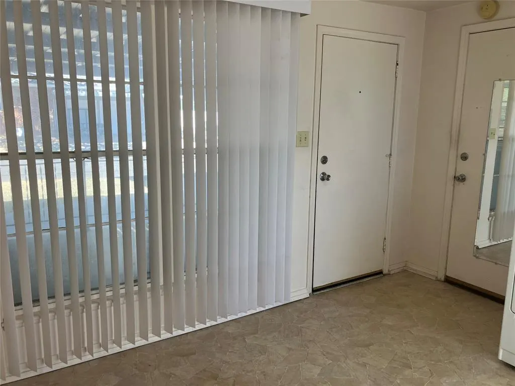 Photo 8 — 2116 Maple Drive, Midwest City, OK 73110