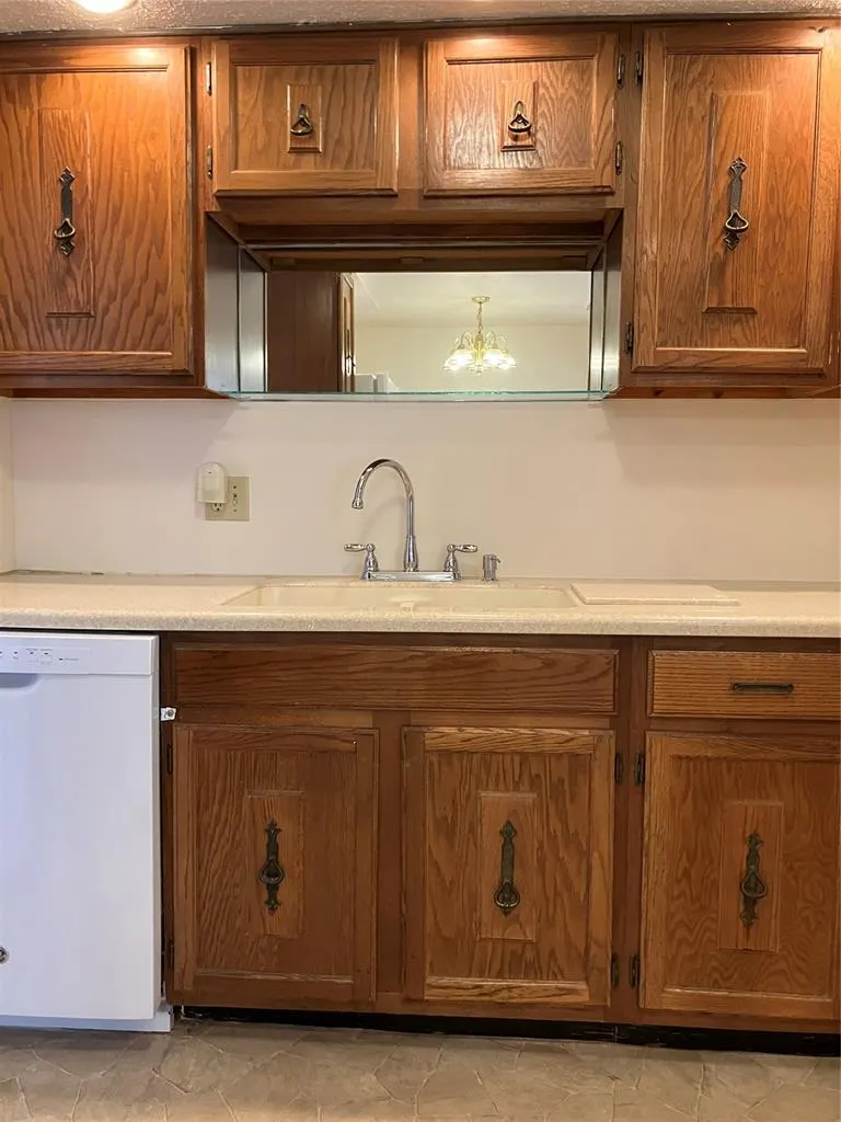 Photo 10 — 2116 Maple Drive, Midwest City, OK 73110