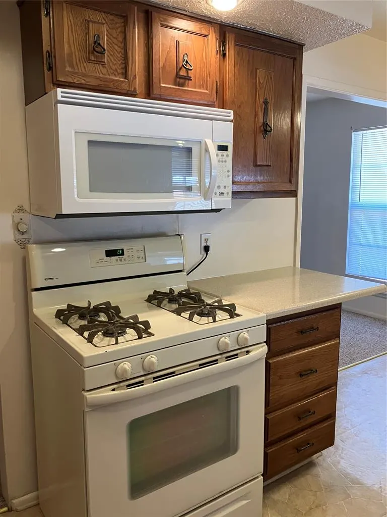 Photo 11 — 2116 Maple Drive, Midwest City, OK 73110