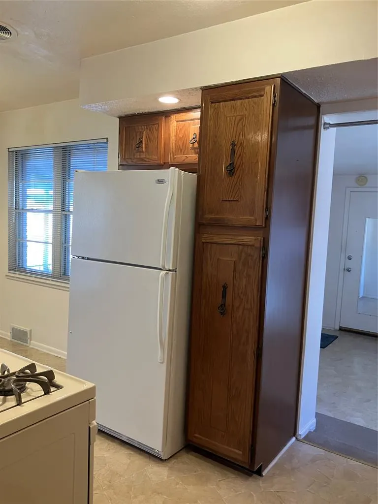 Photo 12 — 2116 Maple Drive, Midwest City, OK 73110