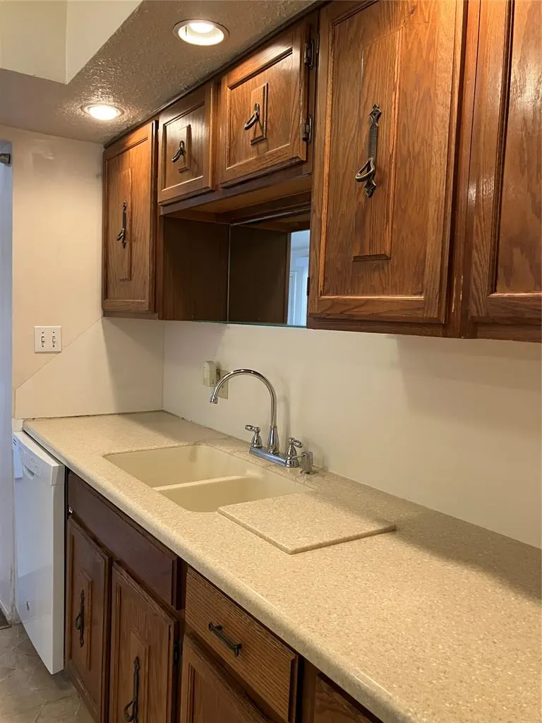 Photo 13 — 2116 Maple Drive, Midwest City, OK 73110