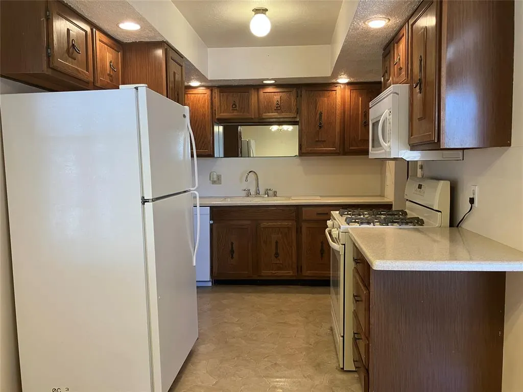 Photo 14 — 2116 Maple Drive, Midwest City, OK 73110