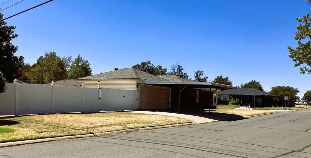 Photo 35 — 2116 Maple Drive, Midwest City, OK 73110
