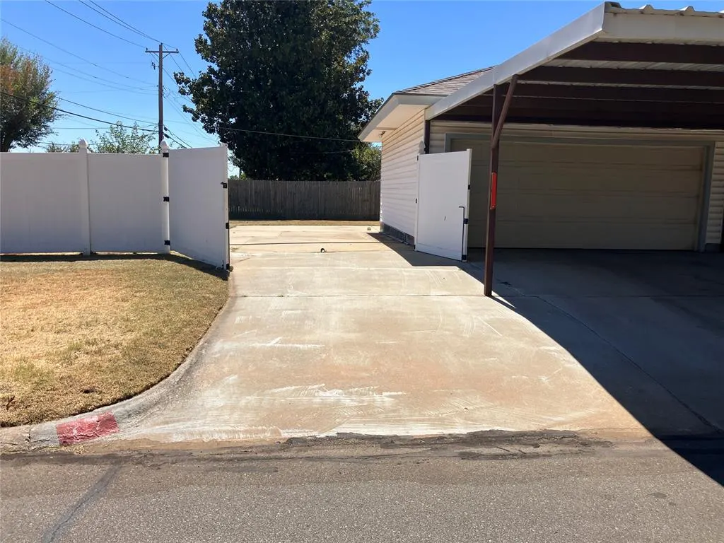Photo 37 — 2116 Maple Drive, Midwest City, OK 73110
