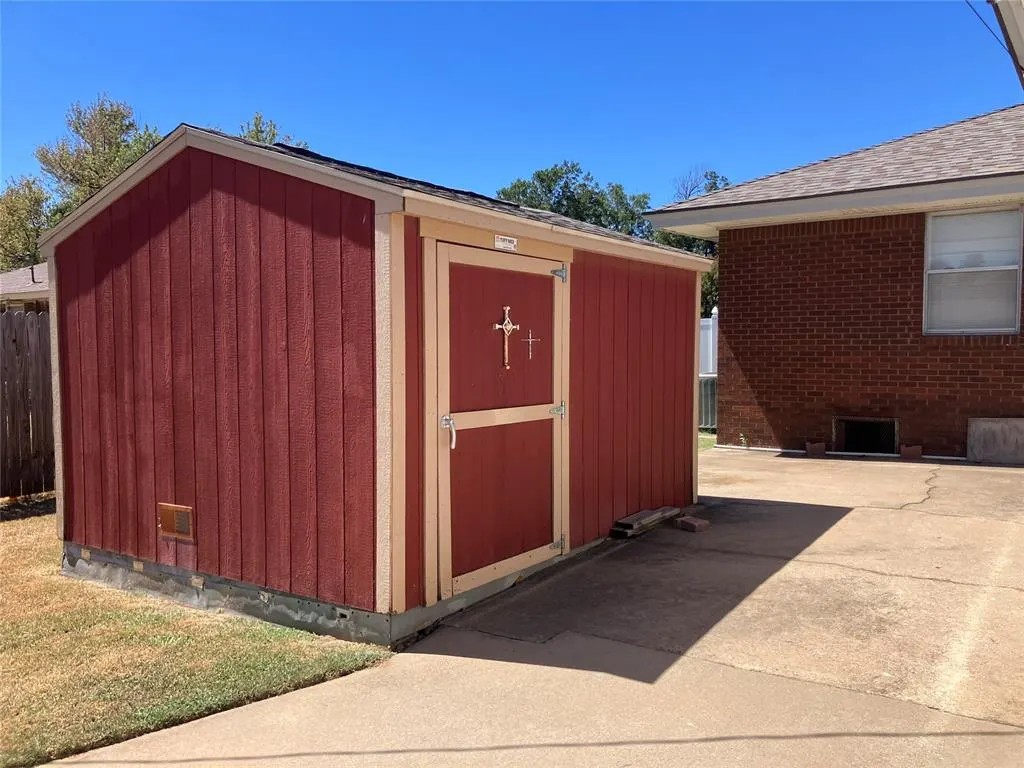 Photo 41 — 2116 Maple Drive, Midwest City, OK 73110