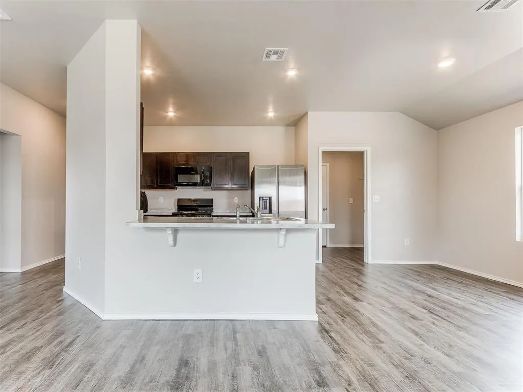 Photo 5 — 9500 Saddle Drive, Yukon, OK 73099