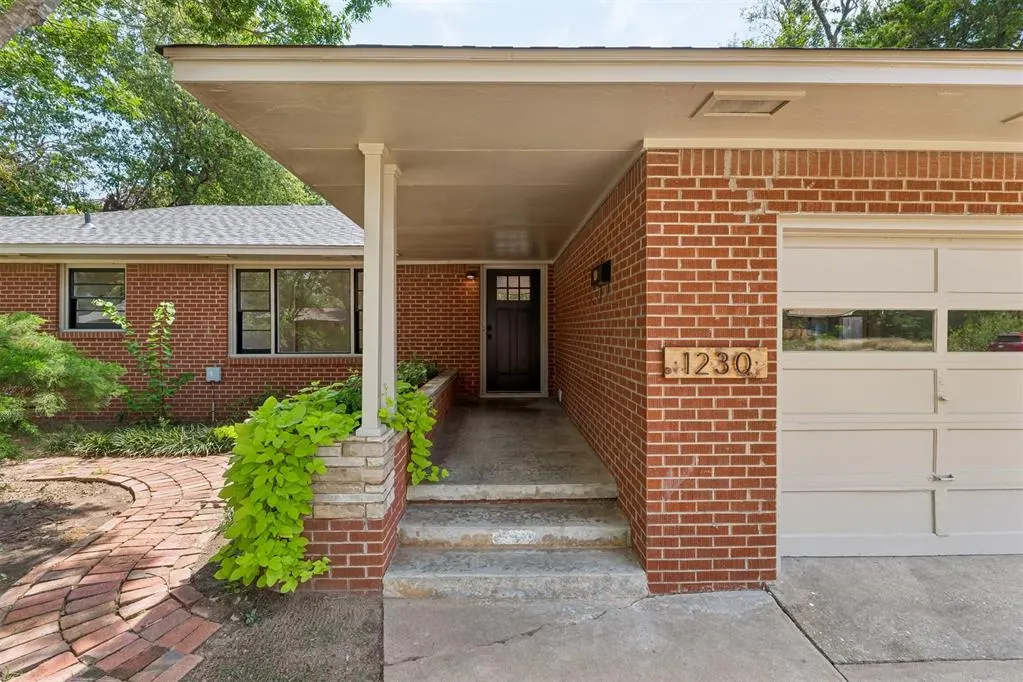 Photo 2 — 1230 Leslie Lane, Norman, OK 73069