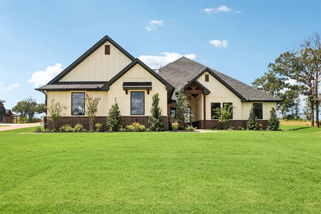 Front exterior — 10849 Turkey Trot Trail, Guthrie, OK 73044