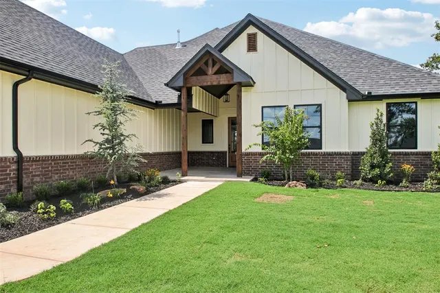 Photo 4 — 10849 Turkey Trot Trail, Guthrie, OK 73044