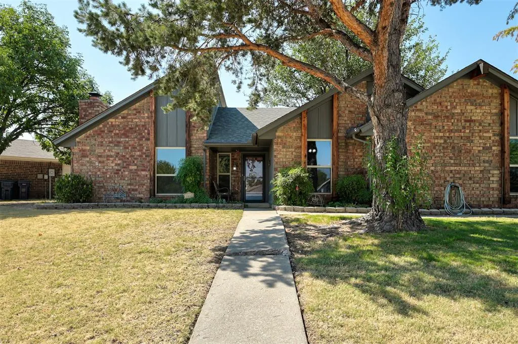 Photo 3 — 10413 Cricket Court, Oklahoma City, OK 73162