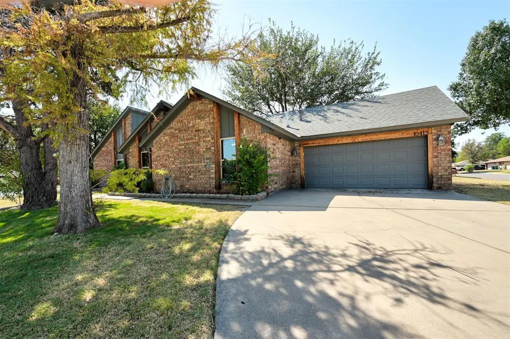 Photo 4 — 10413 Cricket Court, Oklahoma City, OK 73162