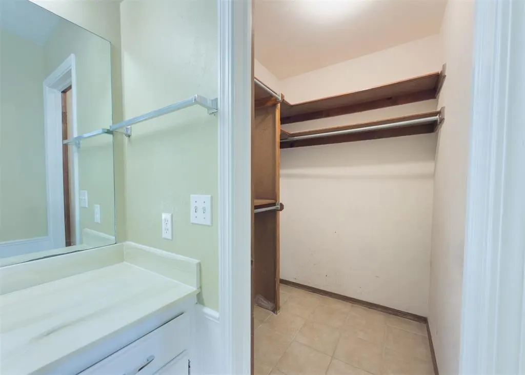 Photo 32 — 812 Countrywood Lane, Edmond, OK 73012