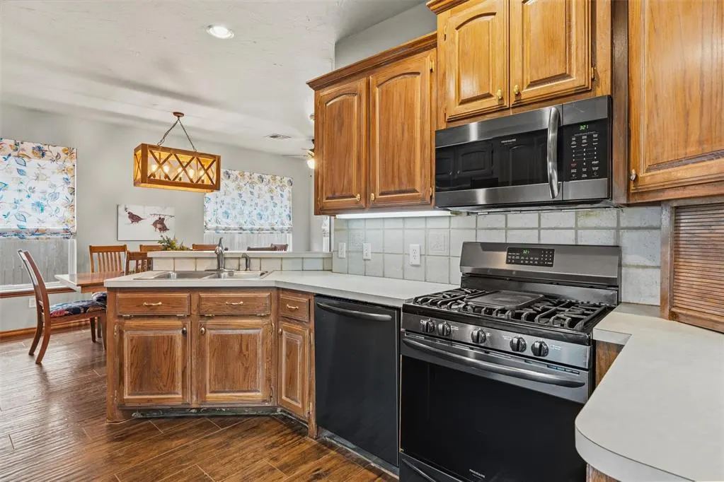 Photo 8 — 187 N Willow Terrace, Mustang, OK 73064