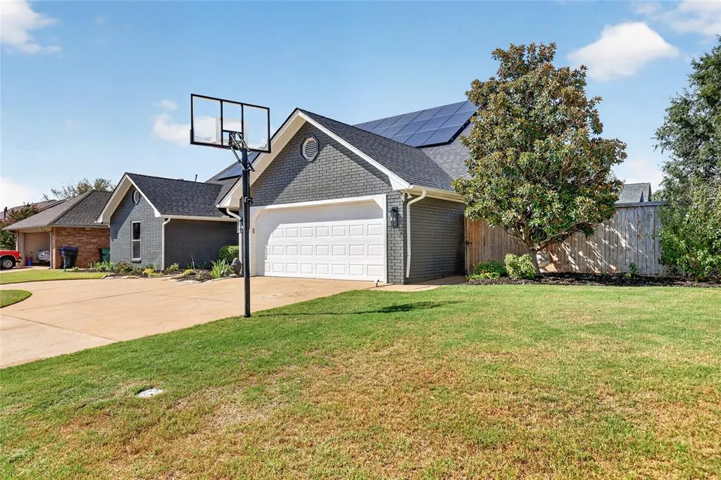 Photo 2 — 2713 NW 157th Street, Edmond, OK 73013