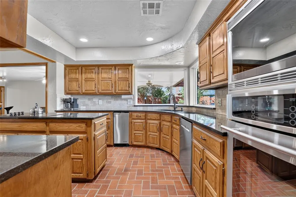 Photo 17 — 2713 NW 157th Street, Edmond, OK 73013