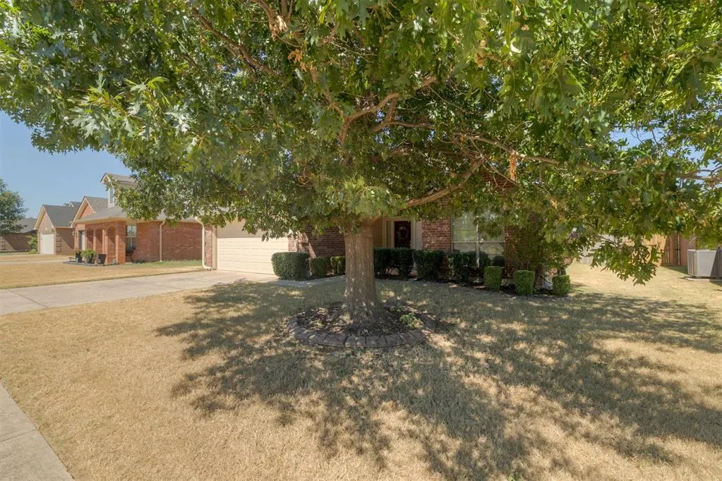 Photo 4 — 9953 SW 23rd Street, Yukon, OK 73099