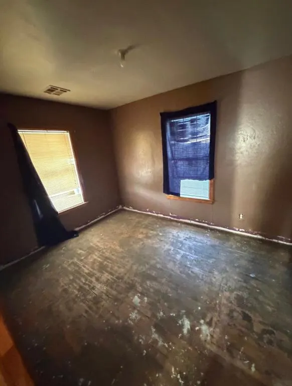 Photo 3 — 2124 SW 21st Street, Oklahoma City, OK 73108
